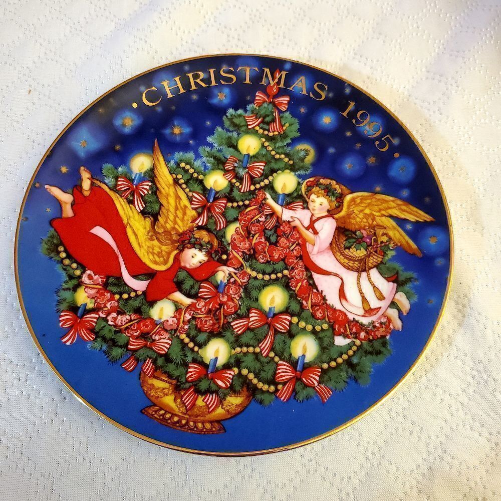 Avon VTG Trimming The Tree Decor Plate